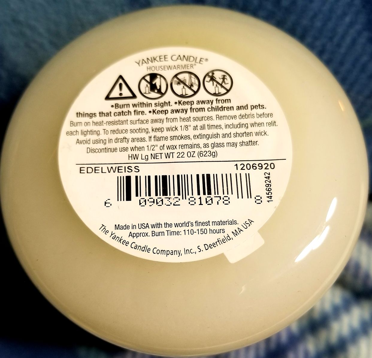 CANDLE: Christmas Yankee Edelweiss Favorite Things  2014 - Yankee Candle (Christmas Candles) action figure collectible - Main Image 2