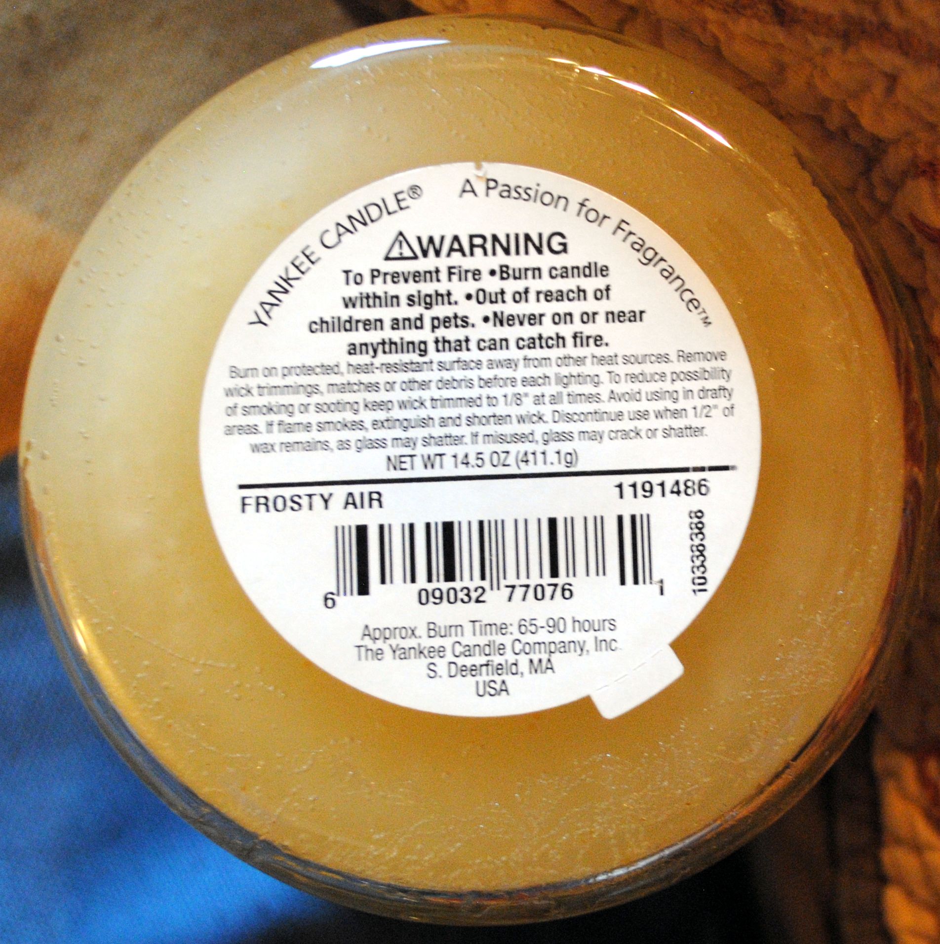 CANDLE: Christmas Yankee Frosty Air 2010 - Yankee Candle (Christmas Candles) action figure collectible - Main Image 2