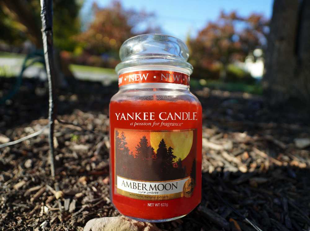 CANDLE: Halloween Yankee Amber Moon  2014  UK - Yankee Candle (Halloween Candle) action figure collectible - Main Image 3