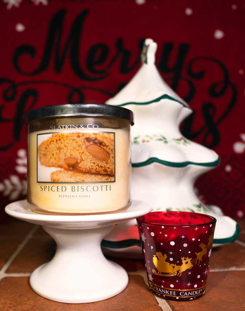 CANDLE: Christmas Bath & Bodyworks Spiced Biscotti Cookie 2011 - Bath & Bodyworks Candle (International Candles) action figure collectible - Main Image 3