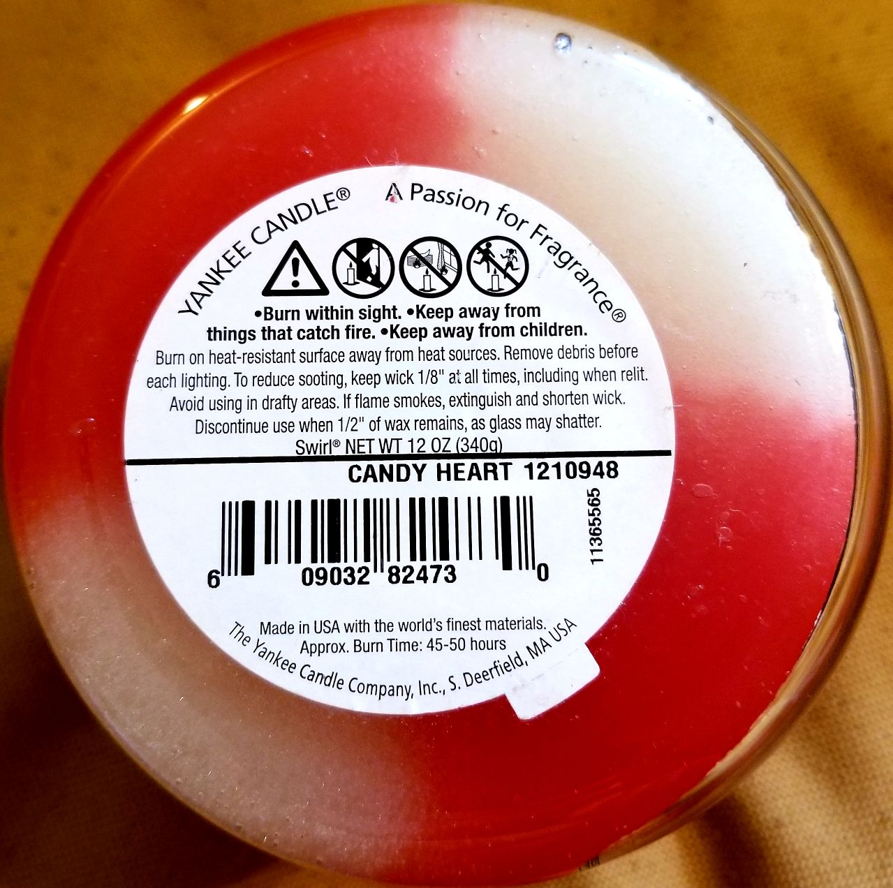 CANDLE: Valentine’s Day Yankee Candle Candy Hearts Swirl 2011 - Yankee Candle (Valentine’s Day Candles) action figure collectible - Main Image 2