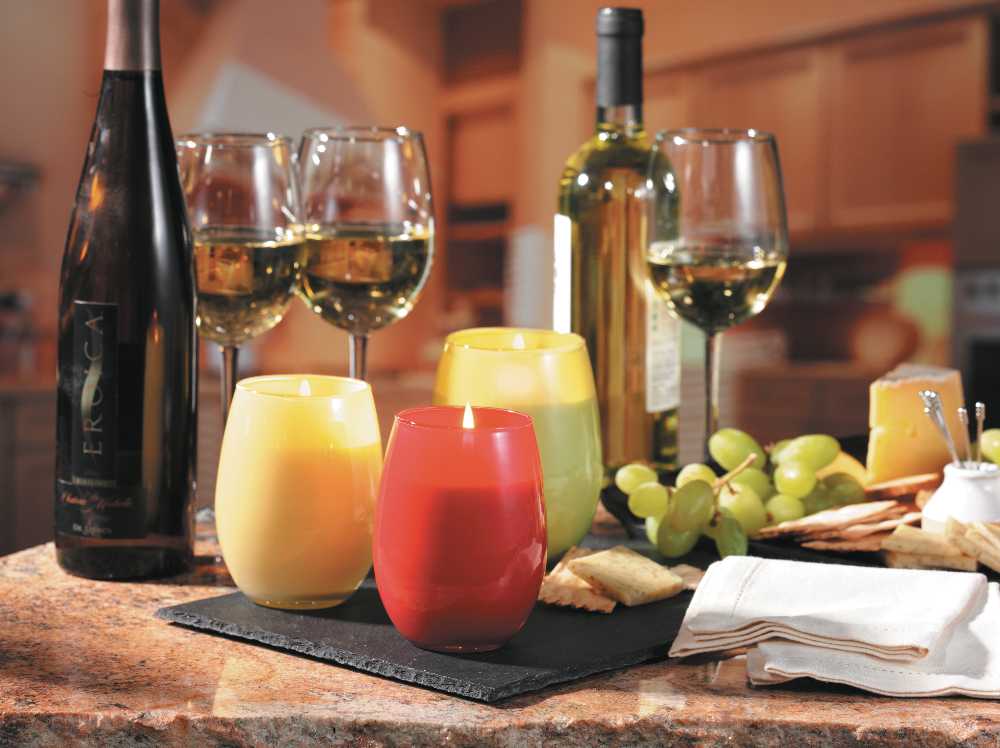 CANDLE: Wine Pairing Yankee Apple & Candied Walnut 2016 - Yankee Candle (Wine & Sangria Candles) action figure collectible - Main Image 3