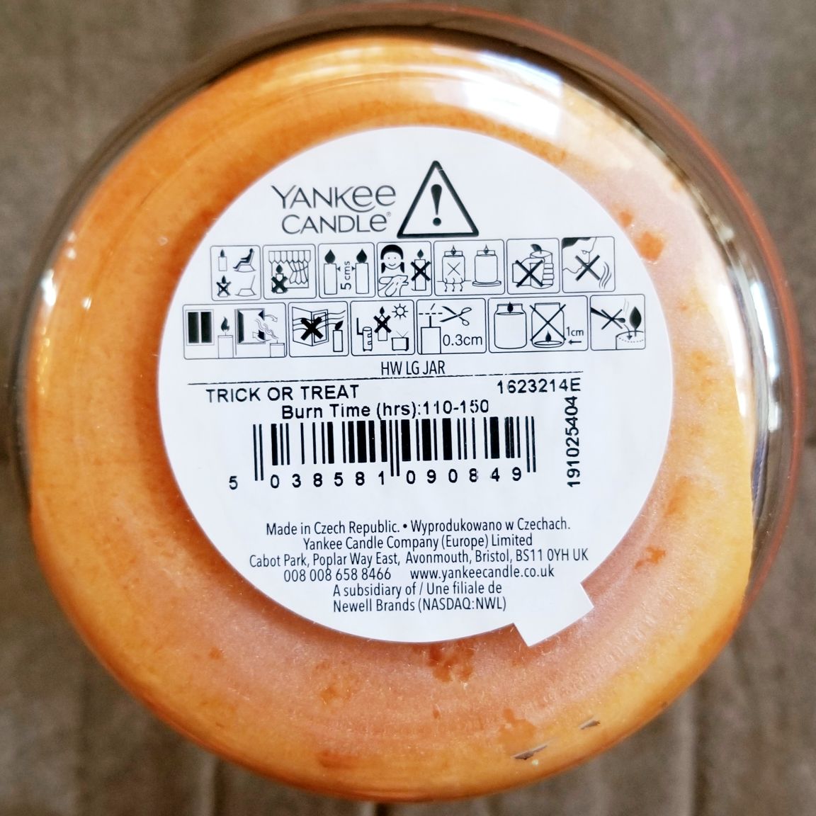 CANDLE: Halloween Yankee Trick or Treat 2019 UK - Yankee Candle (Halloween Candle) action figure collectible [Barcode 5038581090849] - Main Image 2