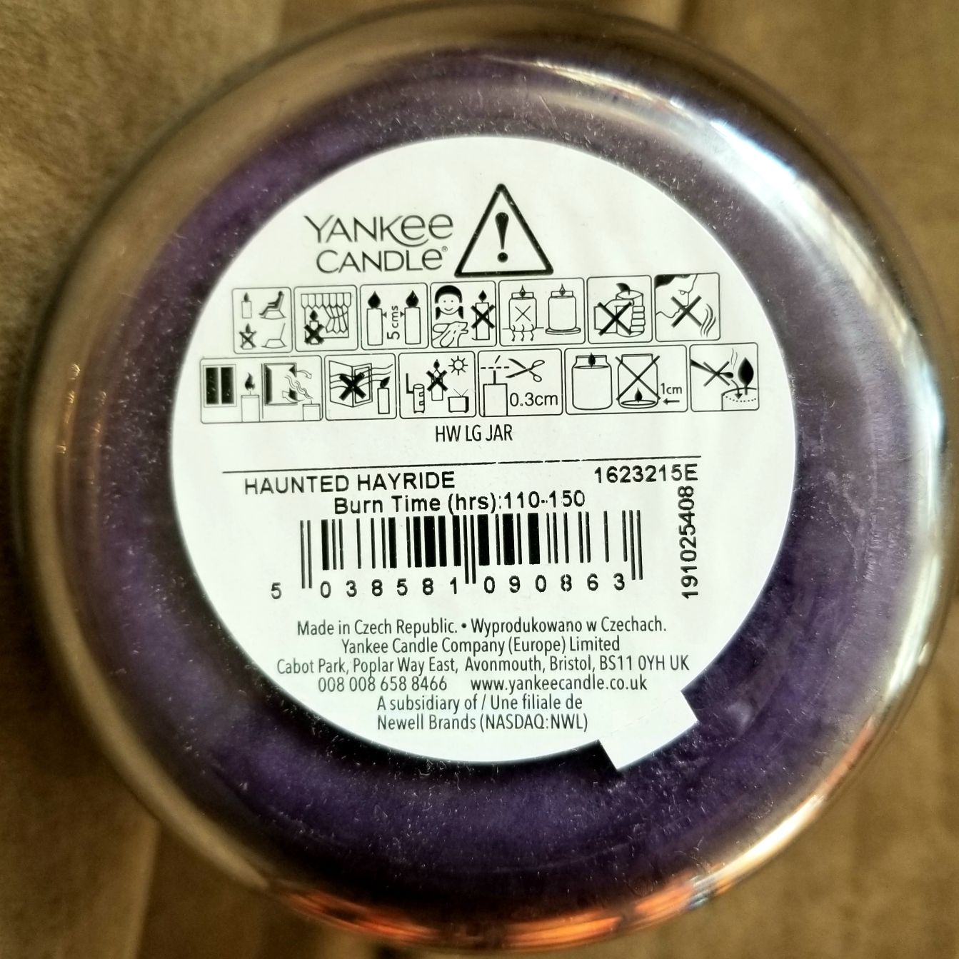 CANDLE: Halloween Yankee Haunted Hayride 2019 UK Lable - Yankee Candle (Halloween Candle) action figure collectible [Barcode 5038581090863] - Main Image 2