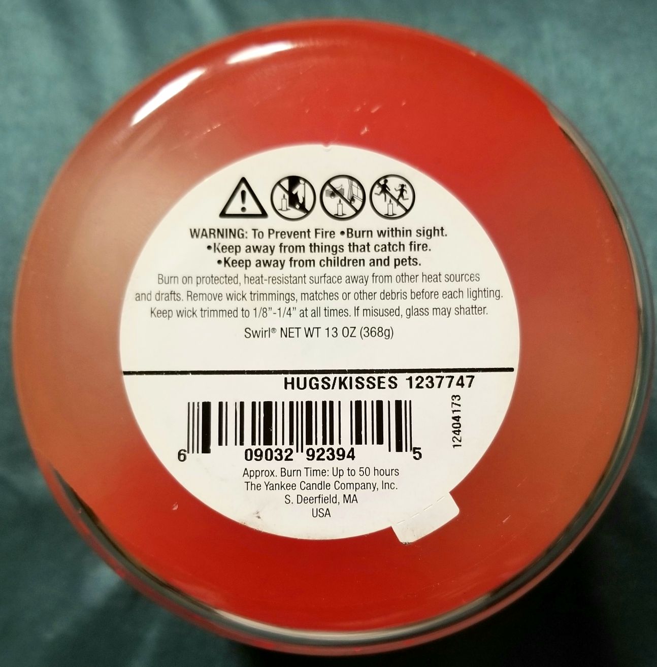 CANDLE: Valentine’s Day Yankee Candle Hugs ang Kisses Swirl 2012 - Yankee Candle (Valentine’s Day Candles) action figure collectible [Barcode 609032923945] - Main Image 2