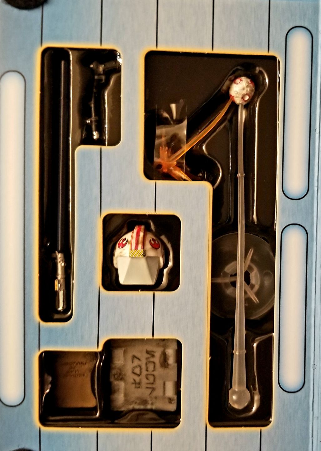 Black Series Red Exclusive Fan Channel - Luke Skywalker (Skywalker Strikes) Comic Figure Fan Site - Hasbro (Star Wars Comic) action figure collectible - Main Image 2