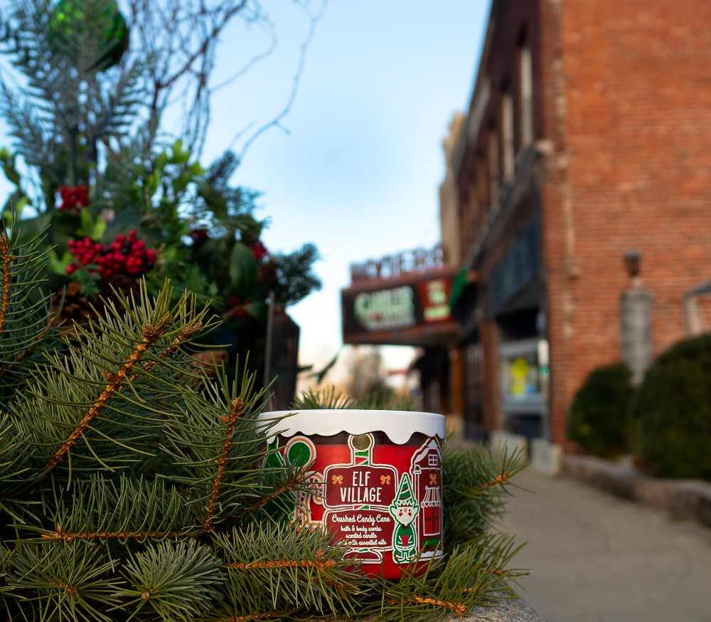 CANDLE: Christmas Bath & Bodyworks Elf Village Crushed Candy Cane  2019 - Bath & Bodyworks Candle (Christmas Candles) action figure collectible - Main Image 3