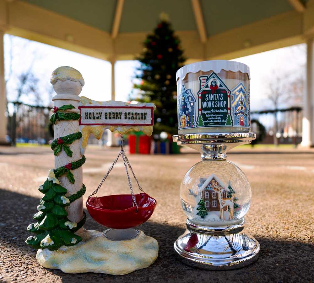 CANDLE: Christmas Bath and Bodyworks Santa’s Workshop - Sugared Snickerdoodles 2019 - Bath & Bodyworks Candle (Christmas Candles) action figure collectible - Main Image 3