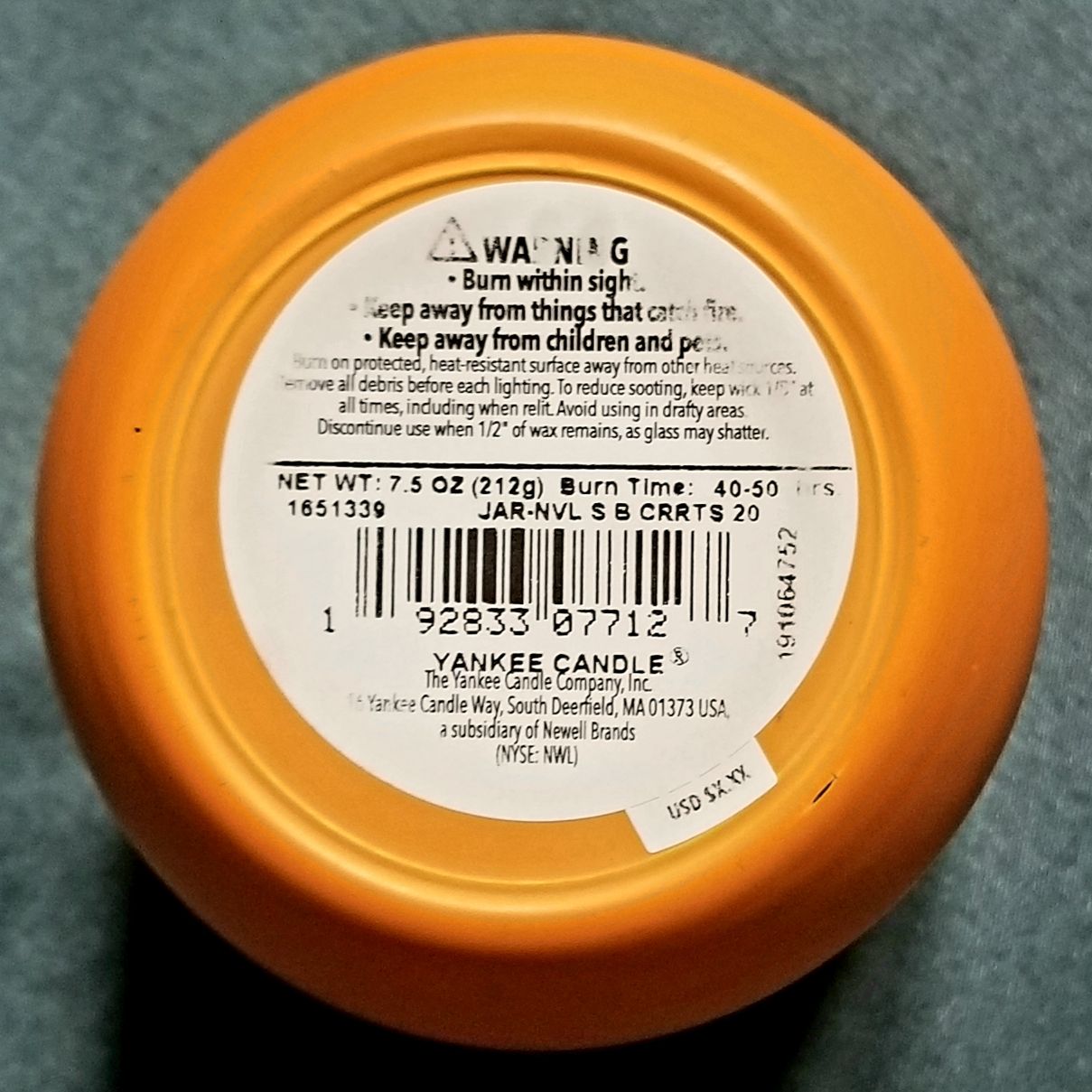 CANDLE: Easter Yankee Sweet Bunny Carrots - Special Limited-Edition Tumbler 2020 - Yankee Candle (Easter Candles) action figure collectible [Barcode 192833077127] - Main Image 2