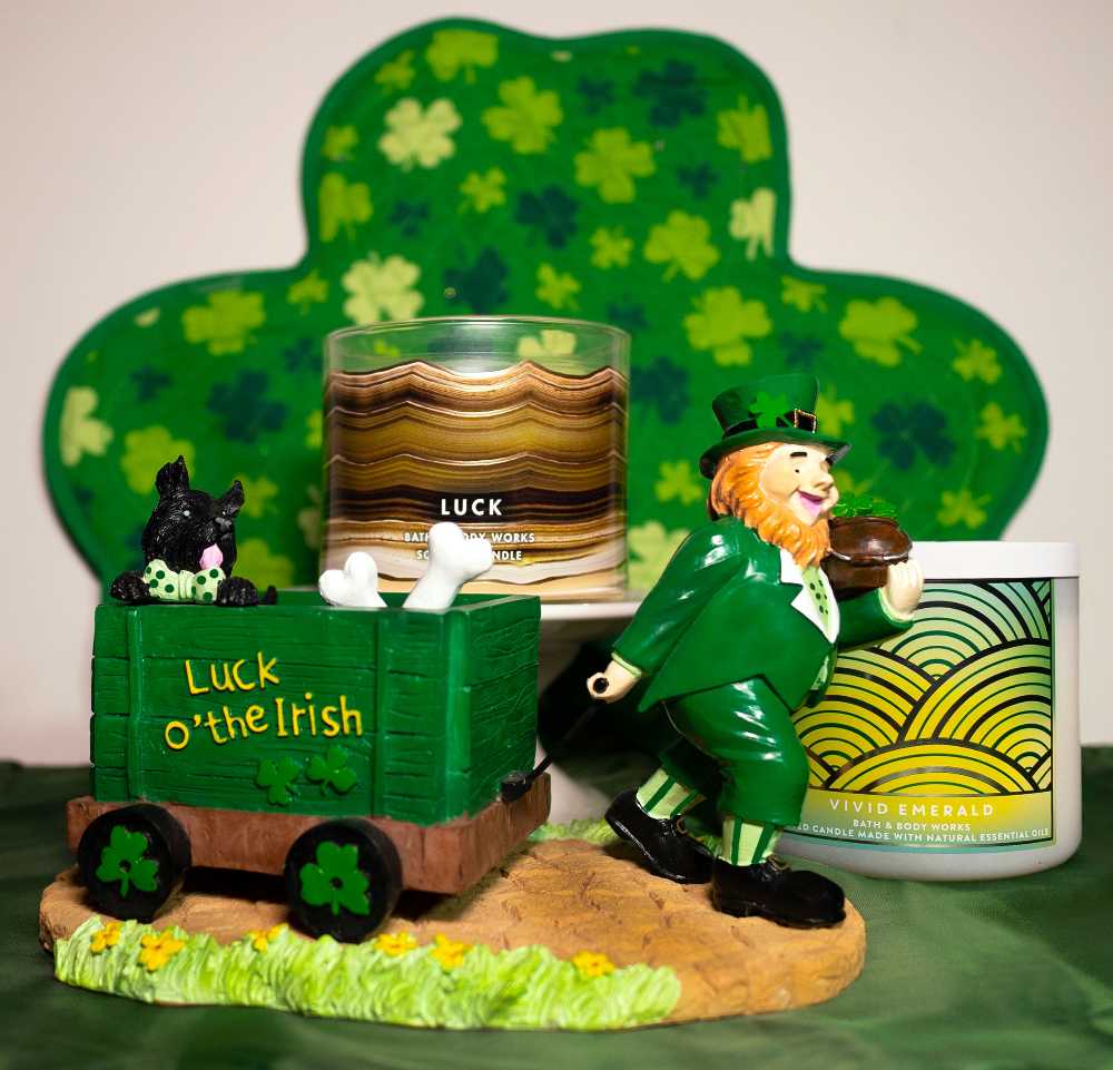 CANDLE: St. Patrick’s Day Bath & Bodyworks Luck (Jade) 2017 - Bath & Bodyworks Candle (St. Patrick’s Day Candles) action figure collectible [Barcode 667545812422] - Main Image 3