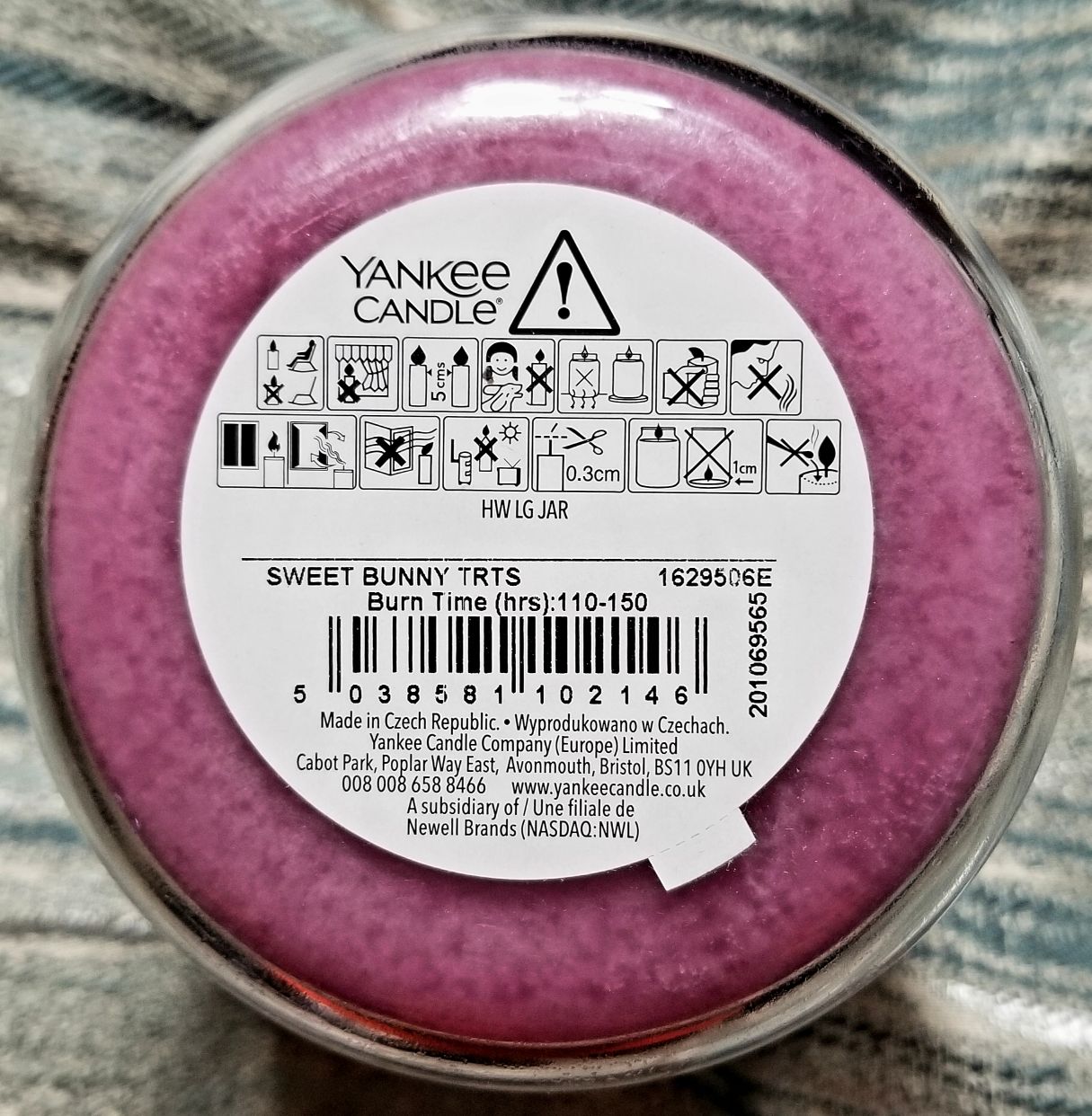 CANDLE: Easter Yankee Sweet Bunny Treats 2020 - Yankee Candle (Easter Candles) action figure collectible [Barcode 5038581102146] - Main Image 2