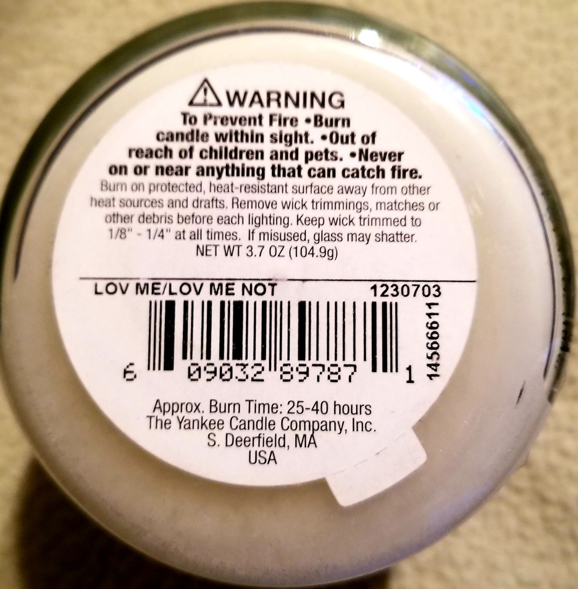 CANDLE: Valentine’s Day Yankee Candle Loves Me, Loves Me Not 2014 - Yankee Candle (Valentine’s Day Candles) action figure collectible - Main Image 2