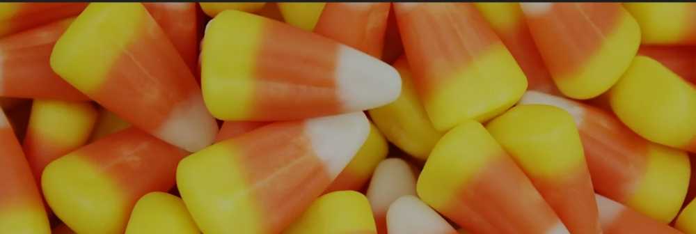 CANDLE: Halloween Kringle Candy Corn  2019 - Kringle Candle (Halloween Candle) action figure collectible [Barcode 846853064024] - Main Image 4