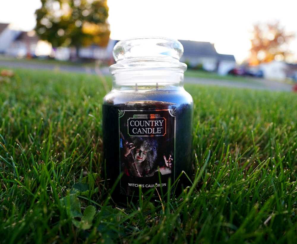 CANDLE: Halloween Country Candle Witches Cauldron 2019 Kringle  - Country Candle (Halloween Candle) action figure collectible [Barcode 846853064116] - Main Image 3