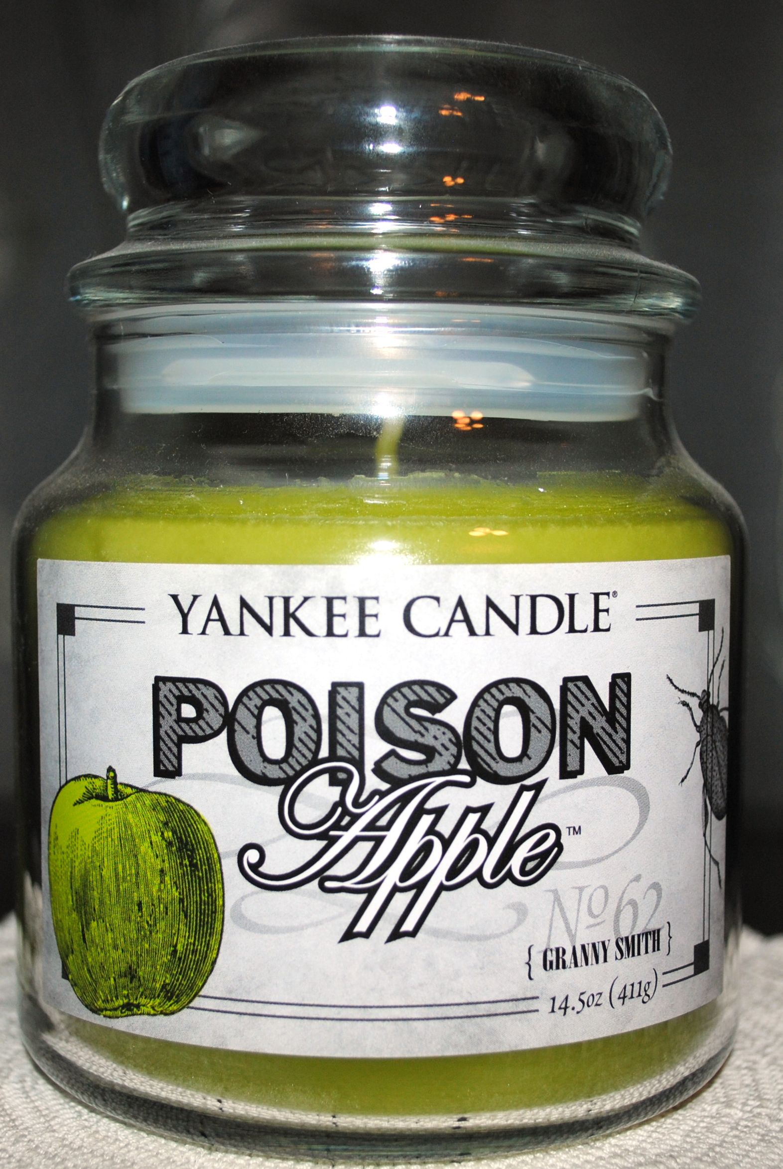 CANDLE: Halloween Yankee Poison Apple 2012 - Yankee Candle (Halloween Candle) action figure collectible - Main Image 1