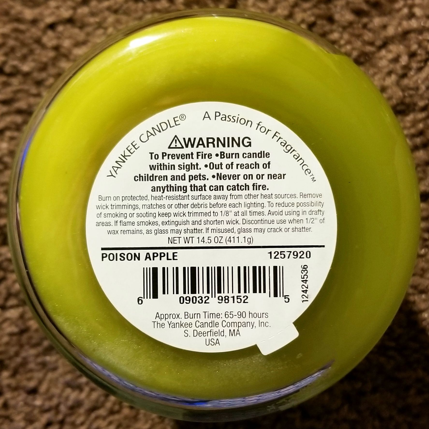 CANDLE: Halloween Yankee Poison Apple 2012 - Yankee Candle (Halloween Candle) action figure collectible - Main Image 2