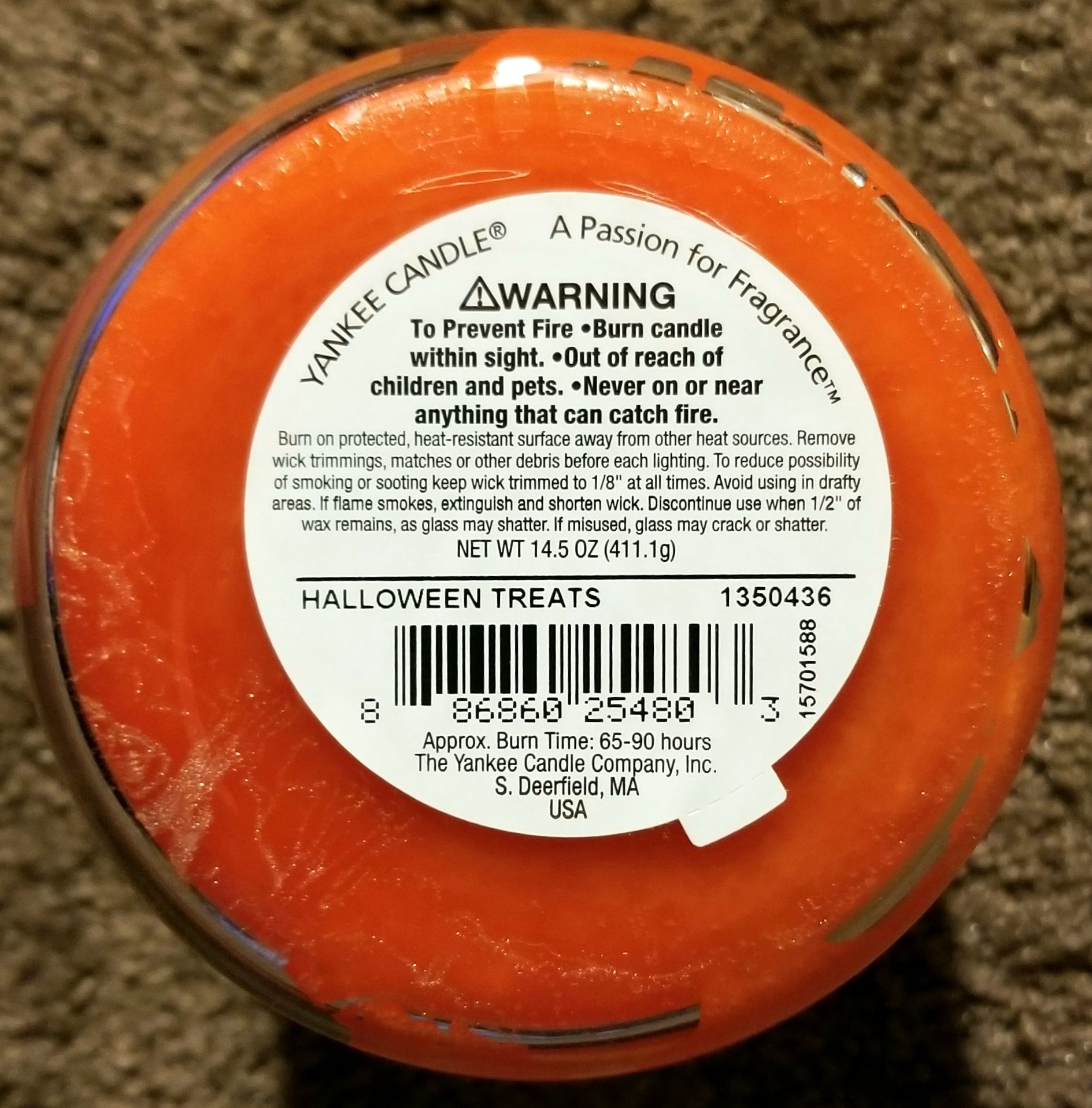 CANDLE: Halloween Yankee Halloween Treats 2015 - Yankee Candle (Halloween Candle) action figure collectible - Main Image 2