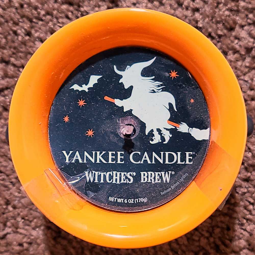 CANDLE: Halloween Yankee Witch’s Brew 2014 Orange Cauldron  - Yankee Candle (Halloween Candle) action figure collectible - Main Image 4