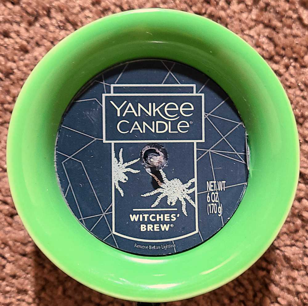 CANDLE: Halloween Yankee Witch’s Brew 2016 Green Cauldron - Yankee Candle (Halloween Candle) action figure collectible - Main Image 4