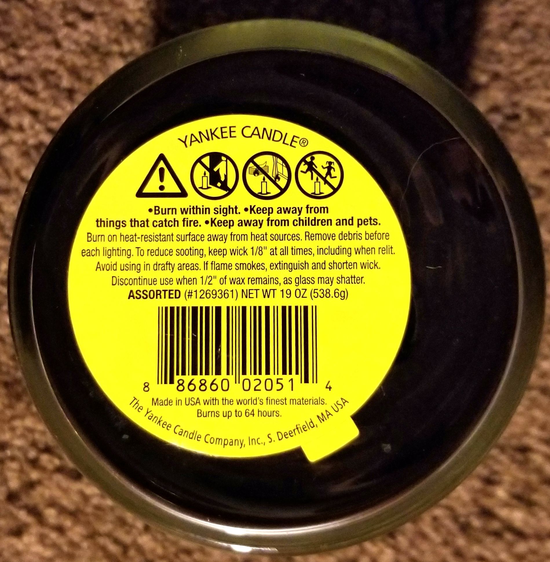 CANDLE: Pumpkins Yankee Black Pumpkin 2016 - Yankee Candle (Autumn Candles) action figure collectible - Main Image 2