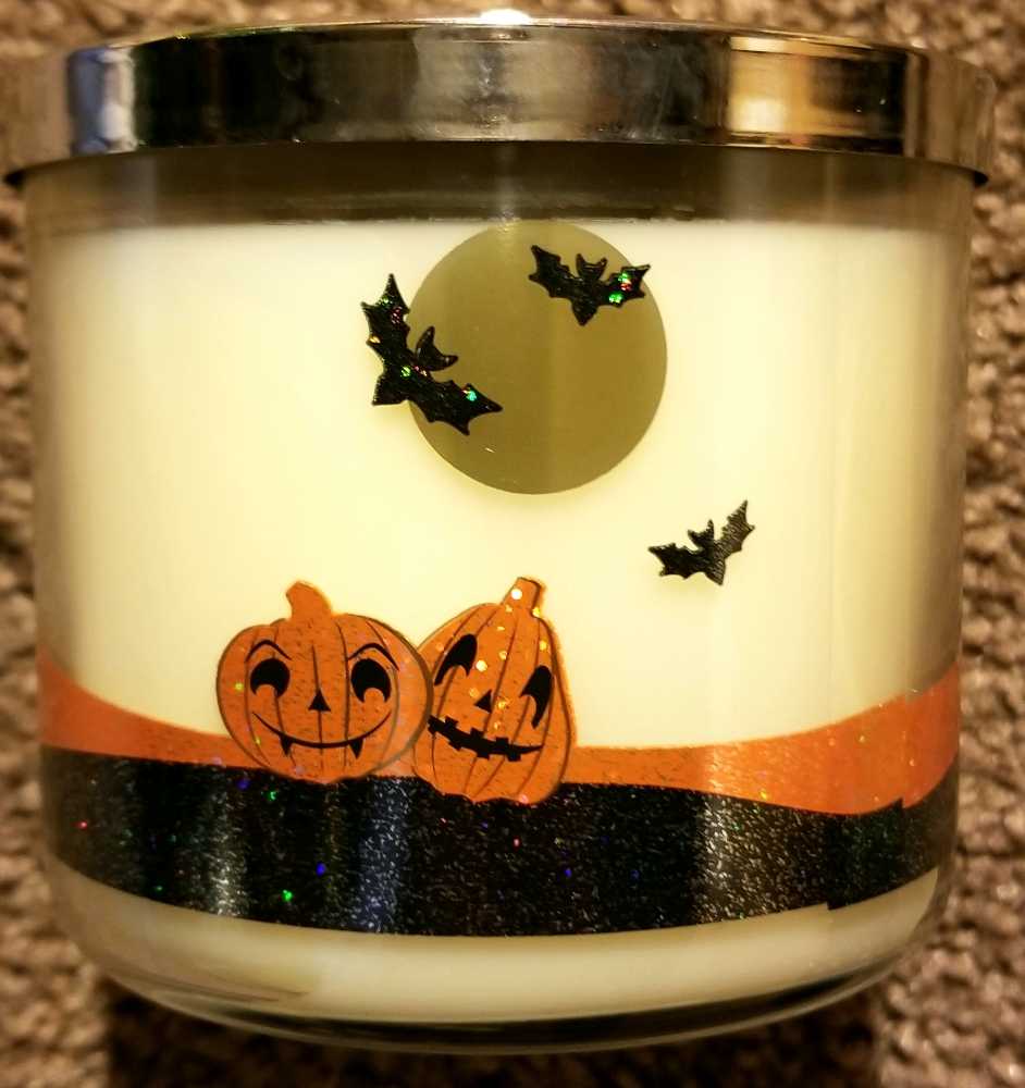 CANDLE: Halloween Bath & Bodyworks Sweet Cinnamon Pumpkin Happy Halloween  2016 - Bath & Bodyworks Candle (Halloween Candle) action figure collectible - Main Image 3