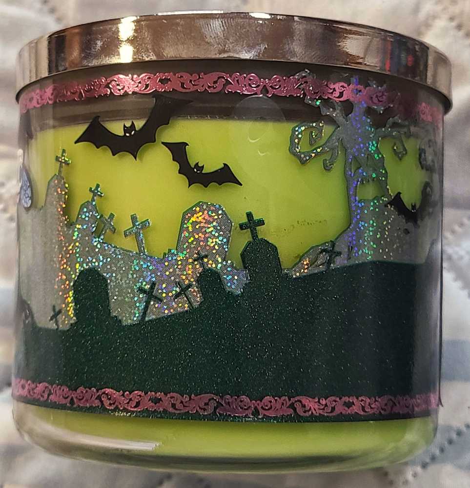 CANDLE: Halloween Bath & Bodyworks Hot Cocoa & Scream 2018 - Bath & Bodyworks Candle (Halloween Candle) action figure collectible - Main Image 4