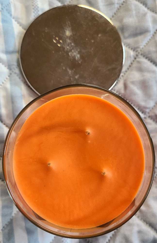 CANDLE: Halloween Bath & Bodyworks Slatkin & Co. Sweet Cinnamon Pumpkin 2010 - Bath & Bodyworks Candle (Halloween Candle) action figure collectible - Main Image 3