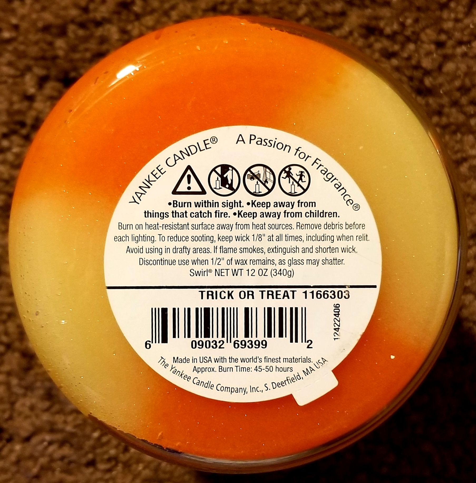 CANDLE: Halloween Yankee Trick or Treat 2012 - Yankee Candle (Halloween Candle) action figure collectible - Main Image 2