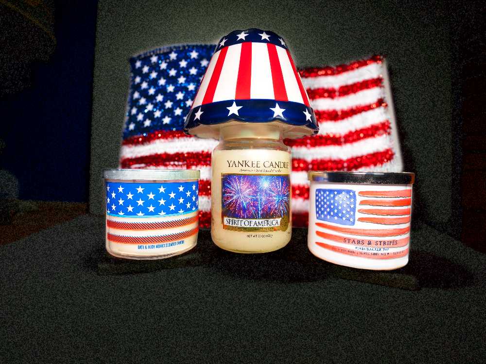 CANDLE: USA Patriotic Bath & Body Works Firecracker Pop 2020 - Bath & Bodyworks Candle (USA Candles) action figure collectible - Main Image 3