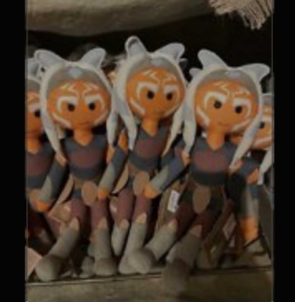 Ahsoka Tano  Disney Parks Plush - Disney Galaxy’s Edge Shops (Star Wars Galaxy’s Edge Merchandise) action figure collectible [Barcode 400021049475] - Main Image 3