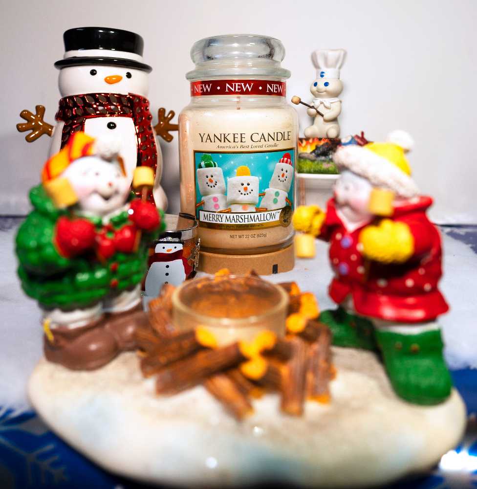 CANDLE: Christmas Yankee Merry Marshmallow 2013 - Yankee Candle (Christmas Candles) action figure collectible - Main Image 3