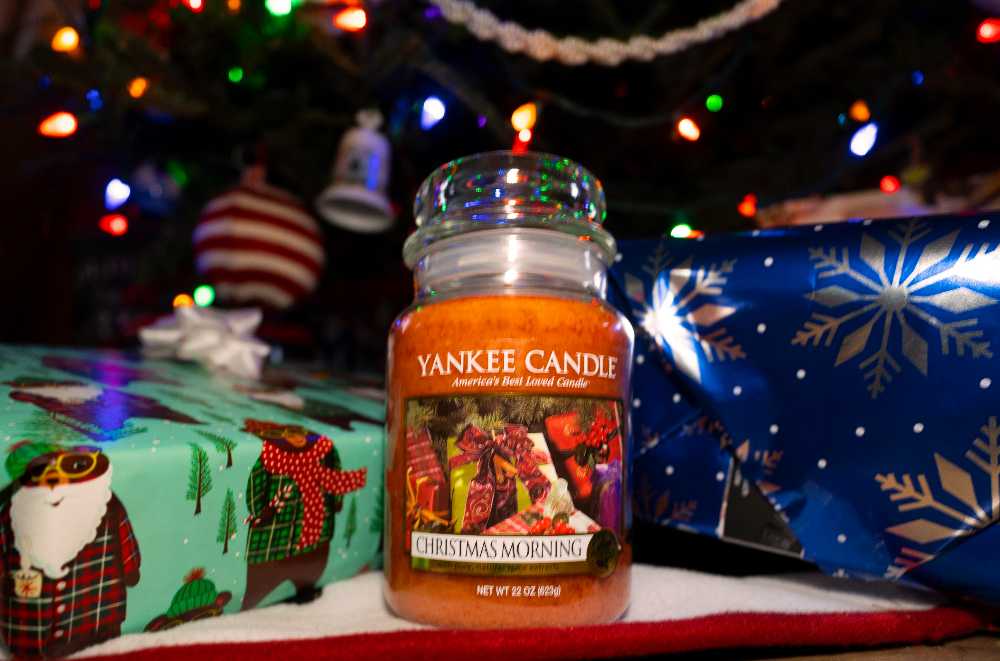 CANDLE: Christmas Yankee Christmas Morning 2014 - Yankee Candle (Christmas Candles) action figure collectible - Main Image 3