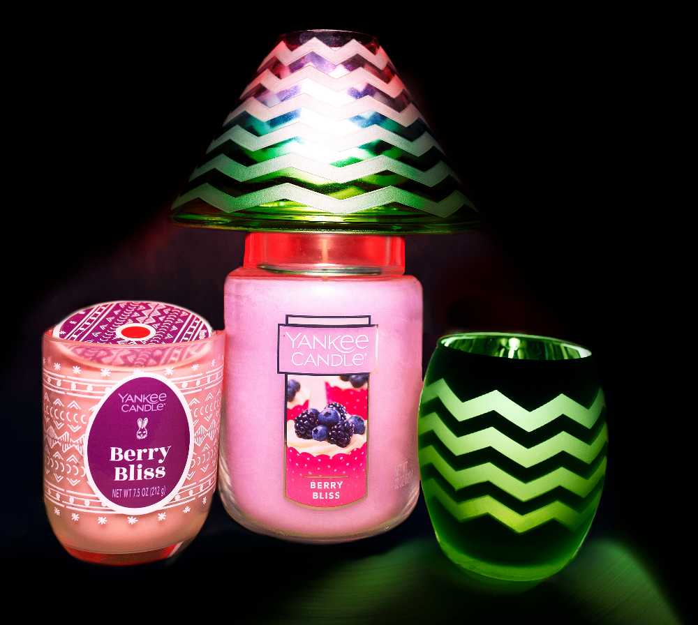 CANDLE: Easter Yankee Berry Bliss Egg Shaped 2019 - Yankee Candle (Easter Candles) action figure collectible - Main Image 3