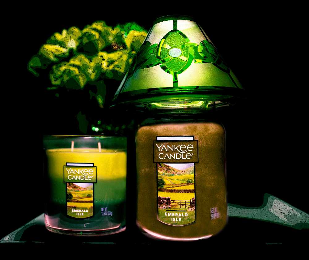 CANDLE: St. Patrick’s Day Yankee Candle Emerald Isle Layered Trio 2016 - Yankee Candle (St. Patrick’s Day Candles) action figure collectible - Main Image 3