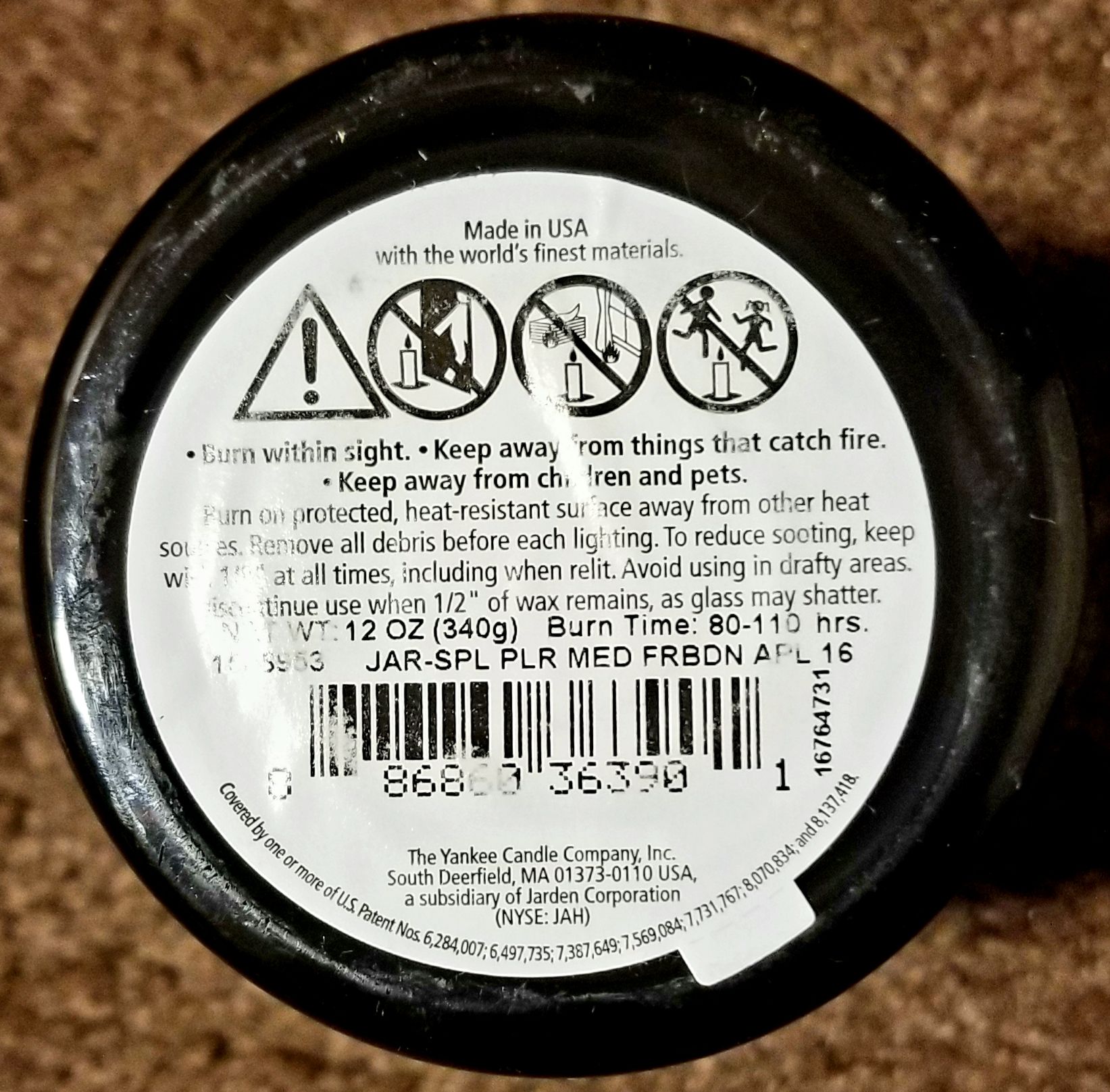 CANDLE: Halloween Yankee Forbidden Apple 2016 Medium - Yankee Candle (Halloween Candle) action figure collectible - Main Image 2