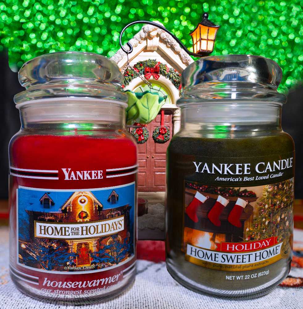 CANDLE: Christmas Yankee Home for the Holidays (Black Band) 2004 - Yankee Candle (Christmas Candles) action figure collectible - Main Image 3