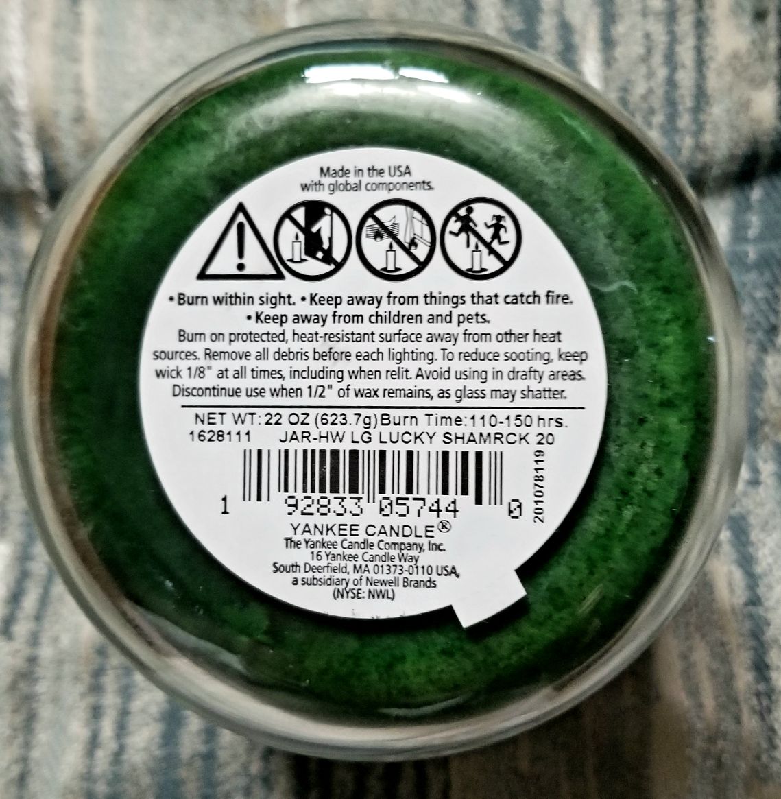 CANDLE: St. Patrick’s Day Yankee Candle Lucky Shamrock 2020 - Yankee Candle (St. Patrick’s Day Candles) action figure collectible [Barcode 192833057440] - Main Image 2