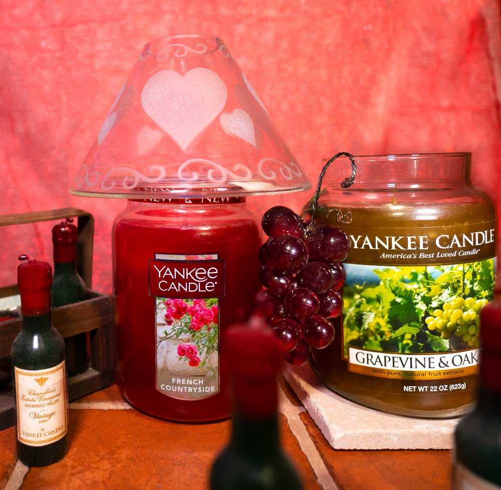 CANDLE: Wine Yankee Grapevine & Oak 2013 - Yankee Candle (Wine & Sangria Candles) action figure collectible - Main Image 3