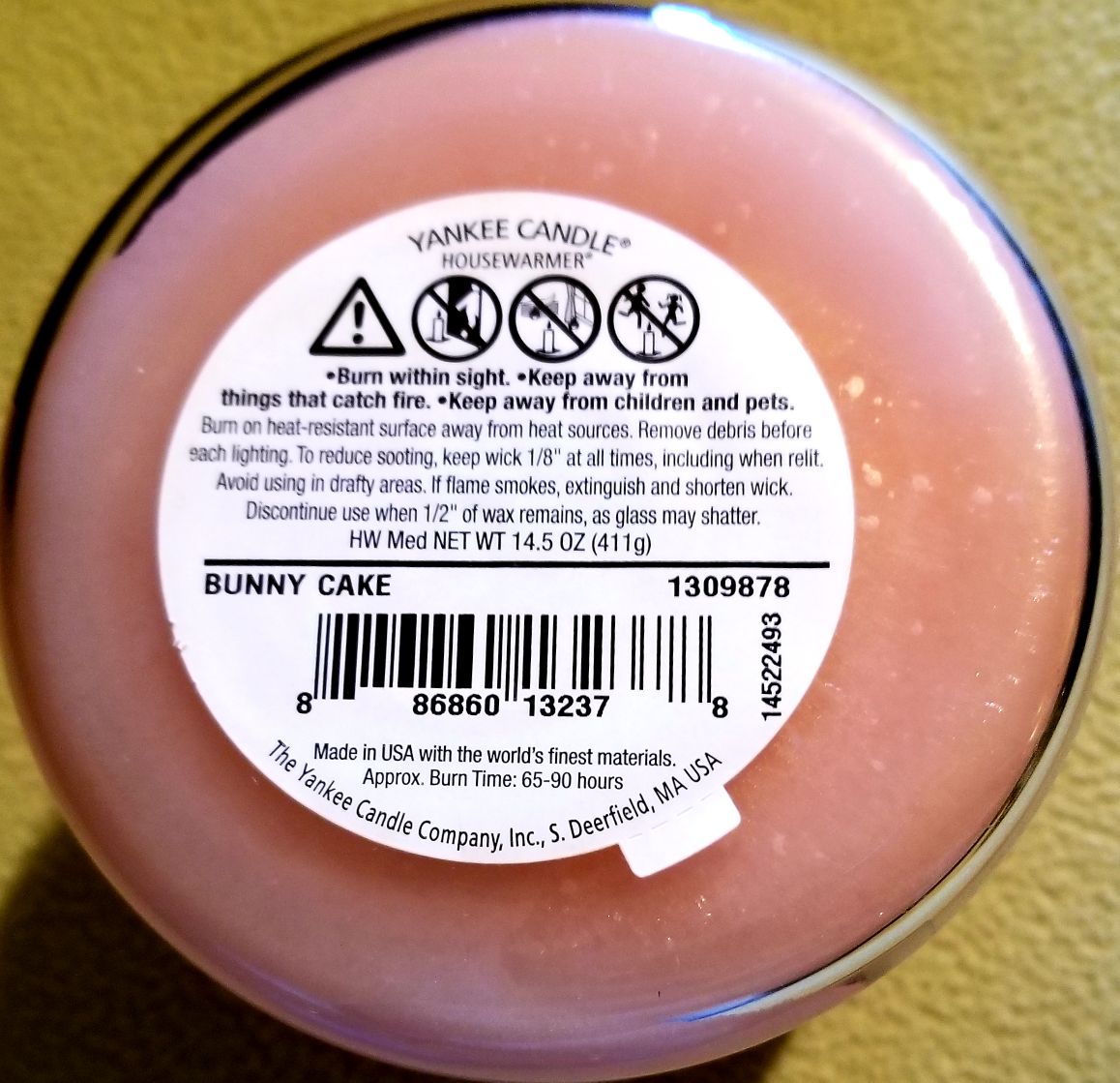 CANDLE: Easter Yankee Bunny Cake Medium 2014 - Yankee Candle (Easter Candles) action figure collectible - Main Image 2