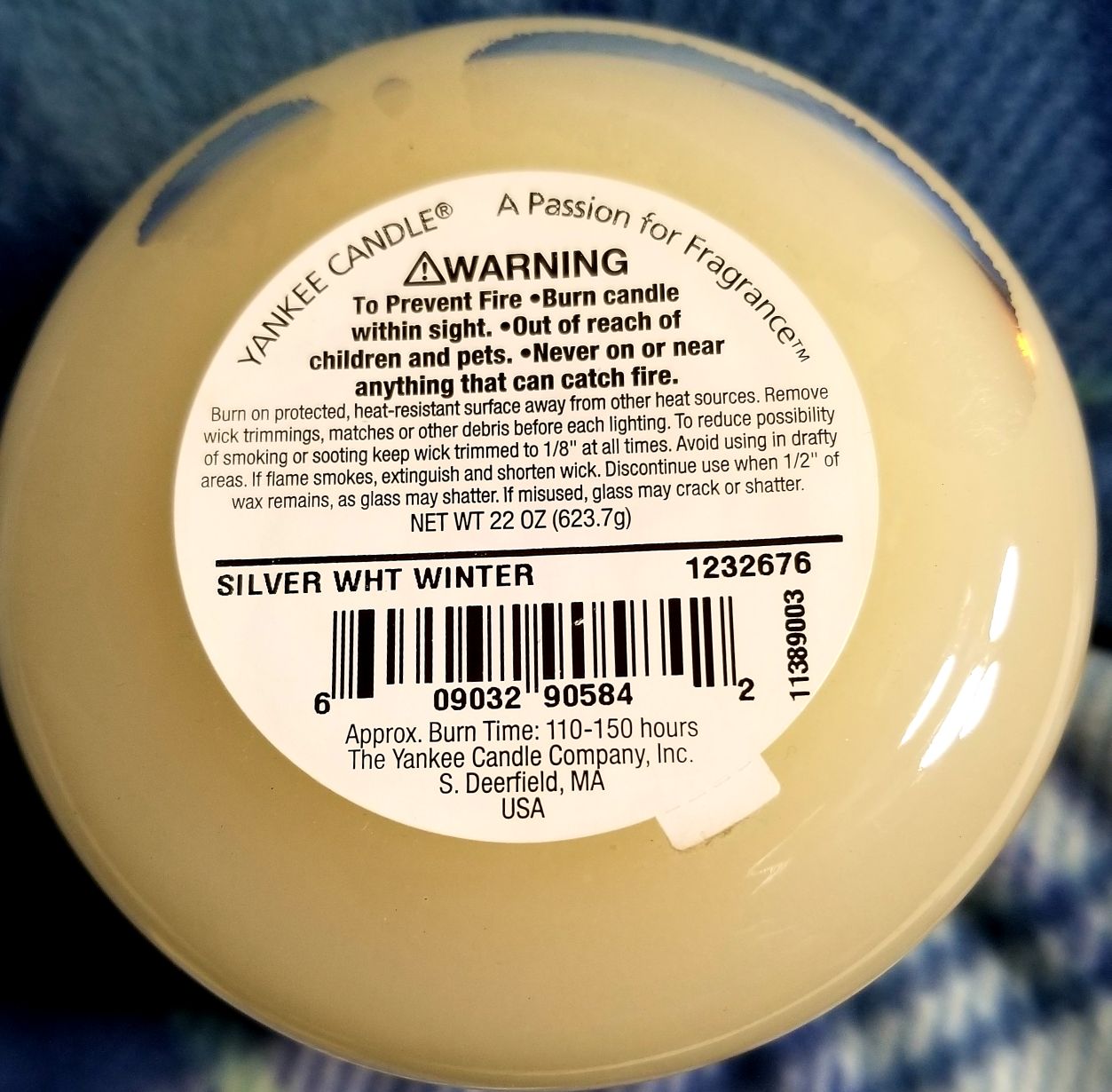 CANDLE: Christmas Yankee Silver White Winter Favorite Things 2011 - Yankee Candle (Favorite Things - Christmas) action figure collectible - Main Image 2