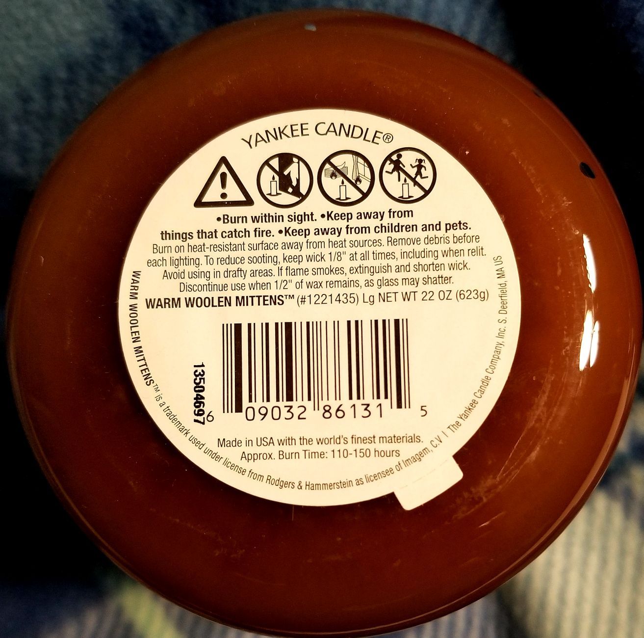 CANDLE: Christmas Yankee Warm Woolen Mittens Favorite Things 2013 - Yankee Candle (Christmas Candles) action figure collectible - Main Image 2