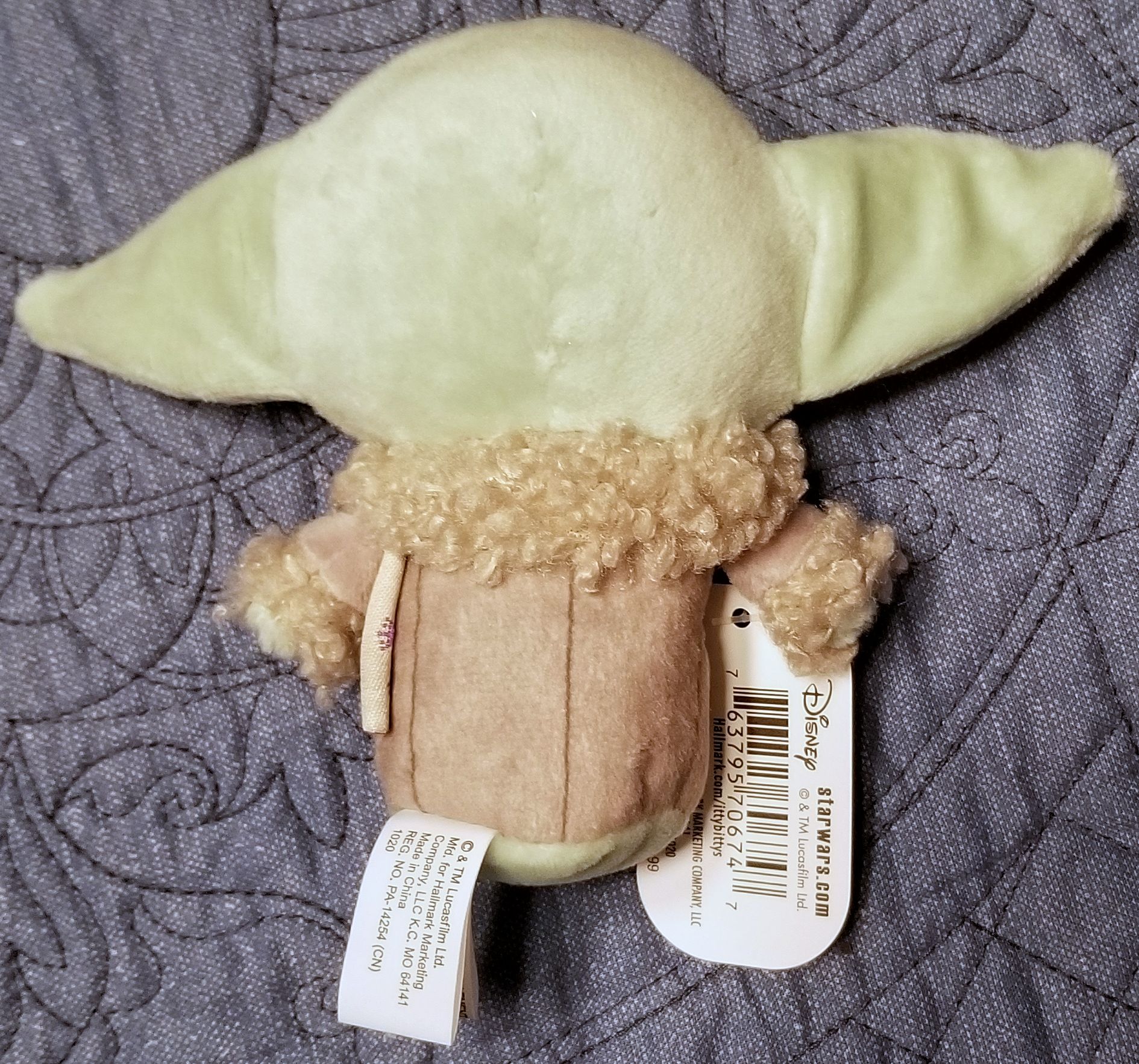Mandalorian Hallmark ittybittys Grogu Star Wars MANDO - Hallmark (Star Wars The Mandalorian) action figure collectible [Barcode 763795706747] - Main Image 2
