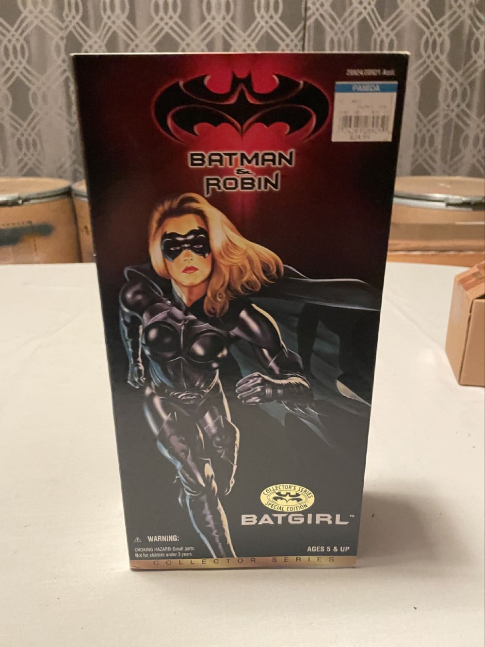 Batgirl Collectors Series - Hasbro Inc action figure collectible [Barcode 076281289243] - Main Image 2