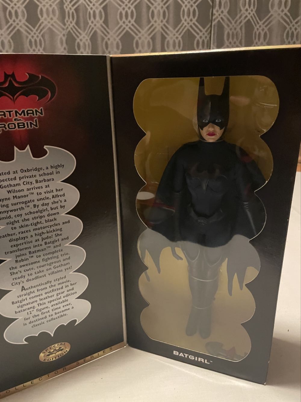 Batgirl Collectors Series - Hasbro Inc action figure collectible [Barcode 076281289243] - Main Image 3