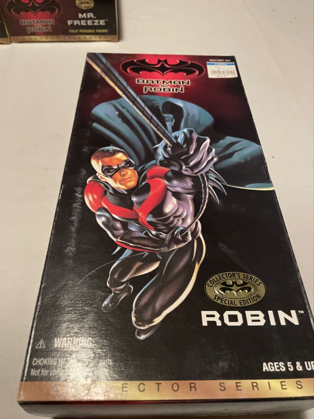 Robin Collectors Series - Hasbro Inc action figure collectible [Barcode 076281289236] - Main Image 2