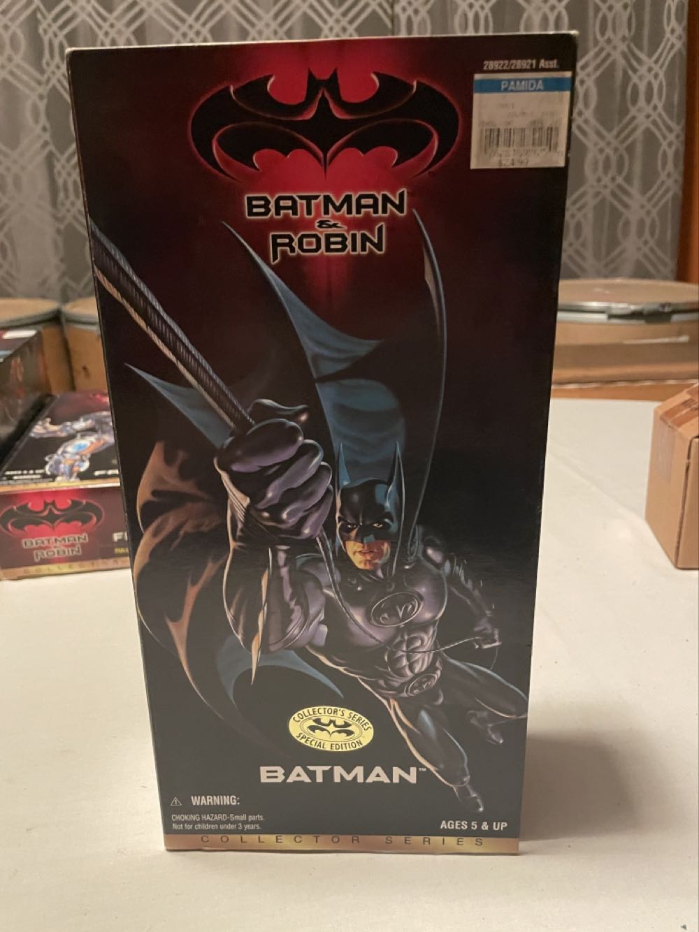 Batman Collector Series - Hasbro Inc action figure collectible [Barcode 076281289229] - Main Image 2