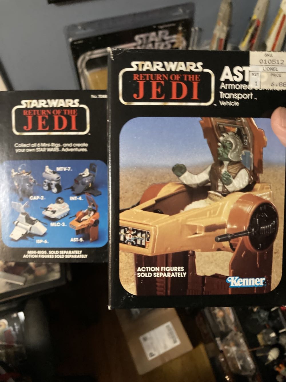 AST-5 Armored Sentinel Transport - Kenner action figure collectible [Barcode 076281708805] - Main Image 2