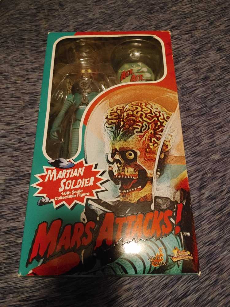 Mars Attacks! Martian Soldier MMS107 1:6 Scale - Hot Toys (Comedy) action figure collectible - Main Image 2