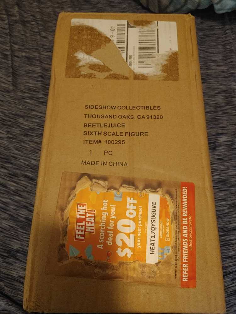 Beetlejuice 1:6 Scale  - Sideshow Collectibles (Comedy) action figure collectible - Main Image 2