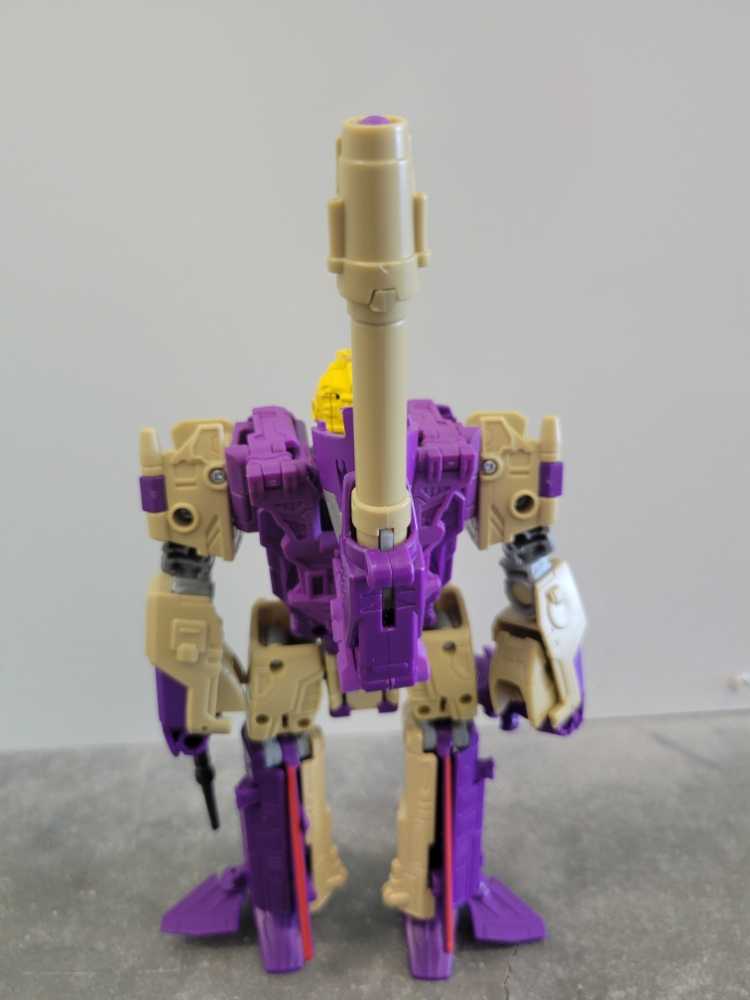 Blitzwing 3rd Robot Mode - Hasbro (Generations) action figure collectible - Main Image 4